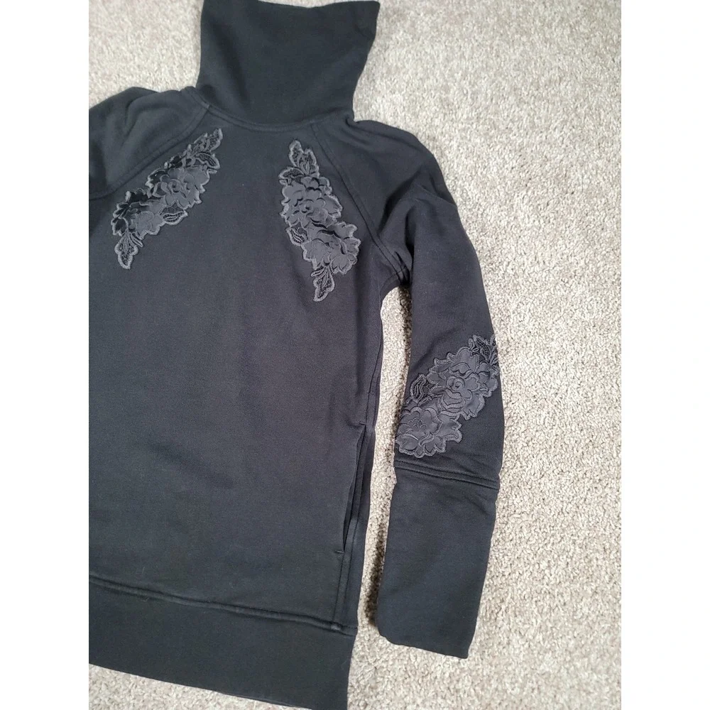 Lululemon Embroidered To You Tunic Sweatshirt Sz 2 Black Turtleneck Y2K Floral